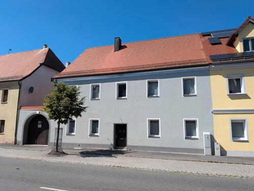 Foto - Mehrfamilienhaus im Kern von Schnaittenbach