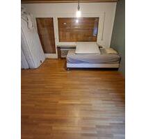 WG Zimmer in 3Zimmerwohnung - 25,00&nbsp;EUR Kaltmiete, ca.&nbsp; 30,00&nbsp;m&sup2; in Neumarkt in der Oberpfalz (PLZ: 92318) Altenhof