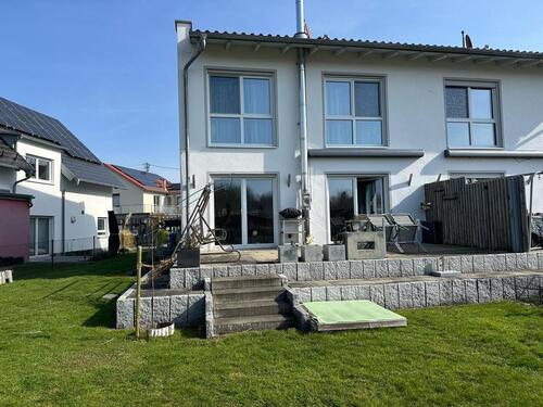 Foto - Moderne Doppelhaushälfte - 1.700,00&nbsp;EUR Kaltmiete, ca.&nbsp; 145,00&nbsp;m&sup2;
