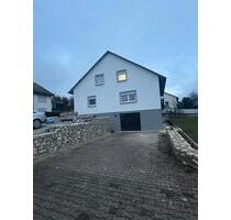 Gepflegte 4 ZimmerwohnungDG Wohnung mit Balkon - Römerstein