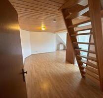 Charmante Maisonettewohnung im Dachgeschoss mit Spitzboden und Stellplatz - Ebsdorfergrund