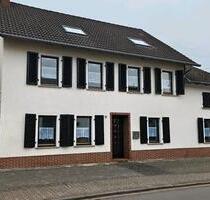 Schmelz Hüttersdorf, EFH, ca. 160qm Wfl, 8 Zimmer, Garten