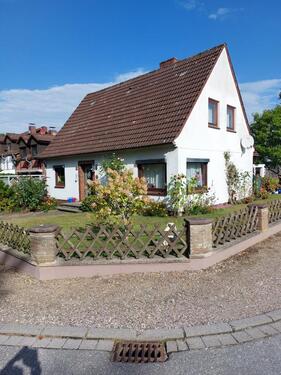Foto - Freistehendes 6-Zimmer-Haus in Felde mit Garten und Garage