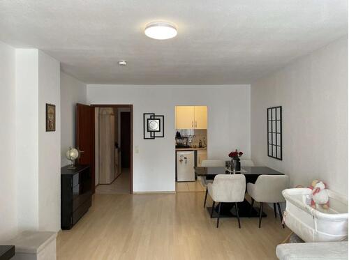 Foto - Gepflegte 1-Zi.-Wohnung mit Loggia, EBK und TG-Stellplatz – KN-Petershausen