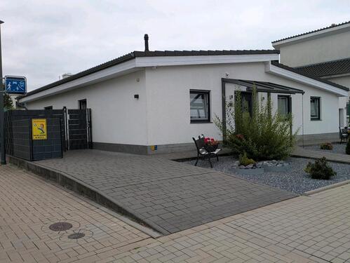 Foto - Freistehender, barrierefreier Bungalow mit Pool