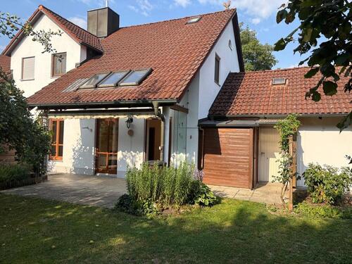 Foto - Doppelhaushälfte mit Charm, Garten und guter Anbindung