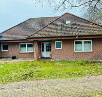 Bungalow mit EinliegerwohnungPraxisBüro - möglichkeit - Neubörger