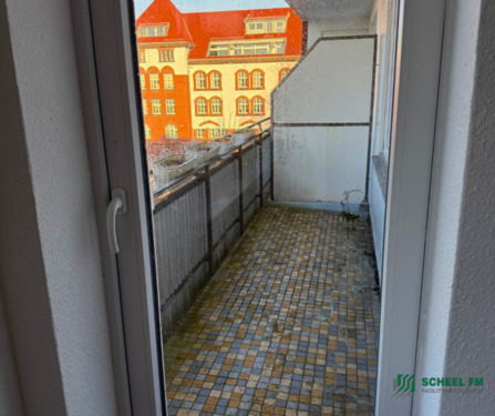 Foto - Tolle Wohnung WHV Südstadt mit Balkon und EBK Wasserblick Fensterbad sofort frei