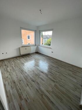 Foto - Ab 01.04. frei baustr.11 Remscheid