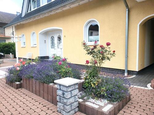 Foto - Einfamilienhaus mit Einliegerwohnung . Ohne Makler