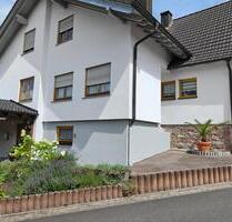Großzügiges Einfamilienhaus mit Aufzug, Treppenlift und Garage - Neuhütten