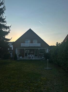 Foto - Einfamilienhaus mit Einliegerwohnung & 3 Garagen, provisionsfrei