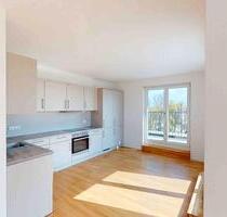 Wohnen mit Anspruch: 4 Zimmer, Terrasse & zwei Bäder - Berlin Lichtenberg