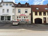 Foto - Haus mit Gewerbeeinheit und Wohnung