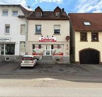 Haus mit Gewerbeeinheit und Wohnung - Völklingen