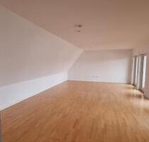 Tolle DG-Wohnung mit 5,5 Zimmern, 2 Balkonen und Einbauküche - Neuhofen