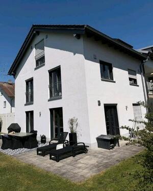 Foto - moderne Doppelhaushälfte mit Süd-Westausrichtung