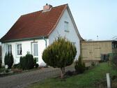 Foto - Kleines freistehendes Einfamilienhaus auf 1.353 qm Grundstück