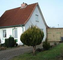 Kleines freistehendes Einfamilienhaus auf 1.353 qm Grundstück - Ellingstedt