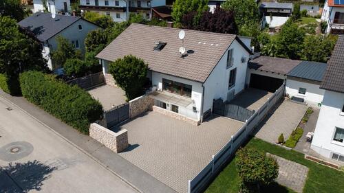 Foto - Freistehendes Zweifamilienhaus mit Gewerbeeinheit