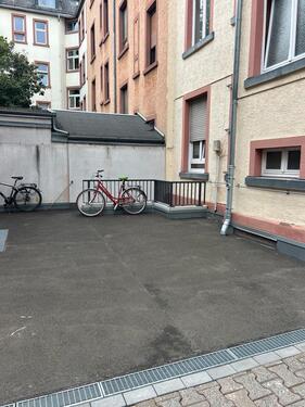 Foto - Parkplatz im Hinterhof in Bockenheim
