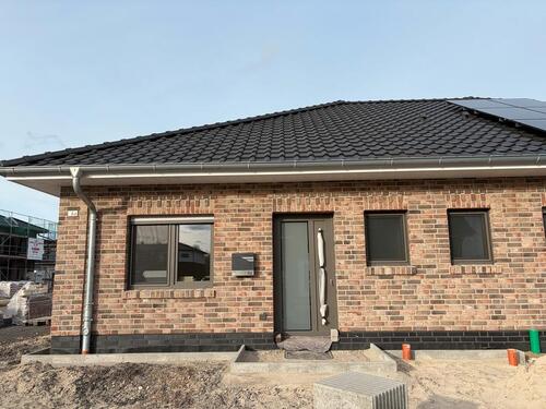 Foto - Doppelhaushälfte Bungalow-Neubau mit Carport