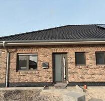 Doppelhaushälfte Bungalow-Neubau mit Carport - Saterland