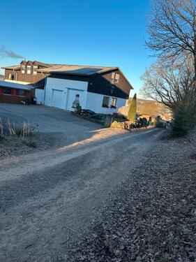Foto - Zweifamilienhaus mit großzügigen Garagen und Grube und Sauna