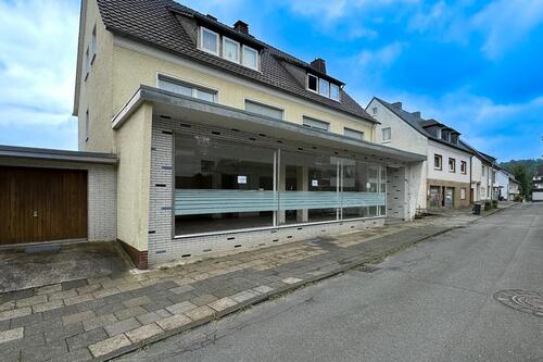 Foto - Büro Praxis Laden - 201 m² - WC - Schaufenster - Stellplätze