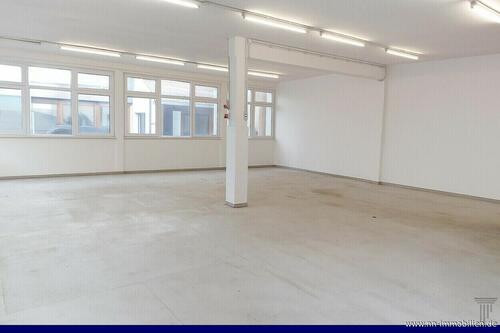 Foto - GROSSZÜGIGE HALLE MIT BÜRO: IDEAL FÜR LOGISTIK UND LAGER!