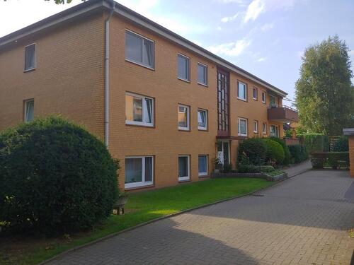 Foto - Modernisierte 4-Zimmer-Whg. im 1.OG mit Küche, Balkon und Carport