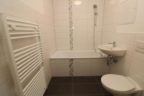 Foto - Hier ist Ruhe vorprogrammiert - 2RW mit Badewanne und Balkon