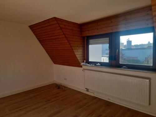 Foto - 1 12 Zimmer im Dachgeschoss - 490,00 EUR Kaltmiete,