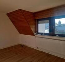 1 12 Zimmer im Dachgeschoss - 490,00 EUR Kaltmiete, in Schwaig Bei Nürnberg (PLZ: 90571)