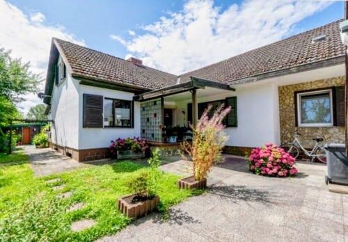 Foto - Einfamilienhaus mit 2 zusätzlichen Wohneinheiten