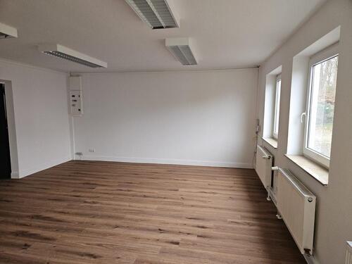Foto - Kleines Büro inkl. Stellplatz vor der Tür