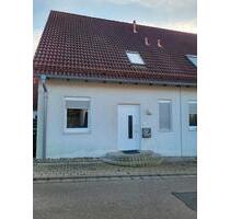 Gepflegte DHH in bester Lage - 1.200,00&nbsp;EUR Kaltmiete, ca.&nbsp; 102,00&nbsp;m&sup2; in Greding (PLZ: 91171)