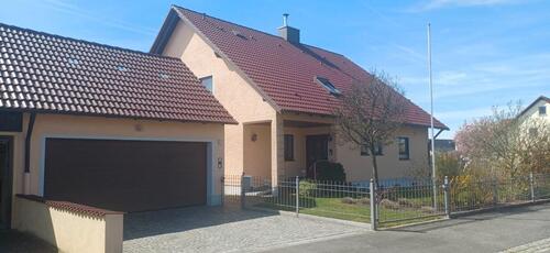 Foto - großes Einfamilienhaus in Hirschaid