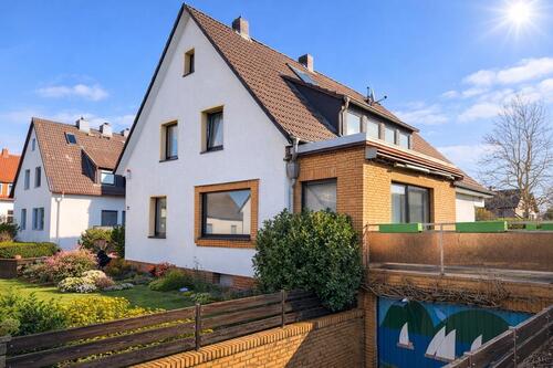 Foto - Freistehendes Zweifamilienhaus mit großem Garten, Ronnenberg