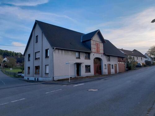 Foto - EinZweifamilienhaus(Bauernhaus) mit Werkstatt