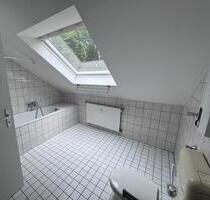 Gemütliche und großzügige 2,5 Zimmer - Altbauwohnung im Dachgeschoss - Herne Wanne-Bickern