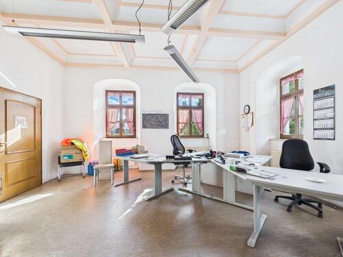 Foto - Einzigartige Praxis- oder Büroräume auf Rittergut in Plohn– mit Stallgebäude, ideal für Tierärzte