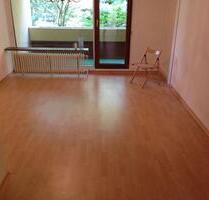 Schöne 3-Zimmer-Hochparterre-Wohnung mit Balkon + EBK in Laatzen