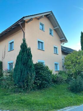 Foto - Einfamilienhaus mit Garage und Garten