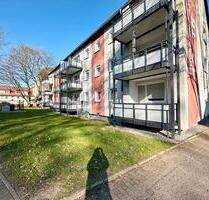 Zentrale 2,5-Zimmer-Wohnung! Wird frisch renoviert und mit hellem PVC-Planken-Boden verlegt. - Dortmund Huckarde