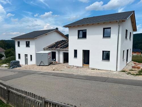 Foto - Neubau: fast fertiges Einfamilienhaus in Willmering SepOkt 2026