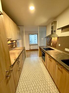 Foto - Schicke 3-Zimmer Wohnung mit Balkon im 3. OG in Saarbrücken