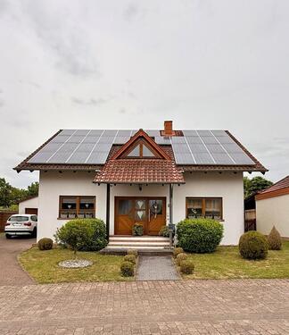 Foto - Einfamilienhaus mit Pool, Garage, Keller, PV Anlage in Gersheim