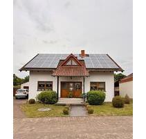 Einfamilienhaus mit Pool, Garage, Keller, PV Anlage in Gersheim