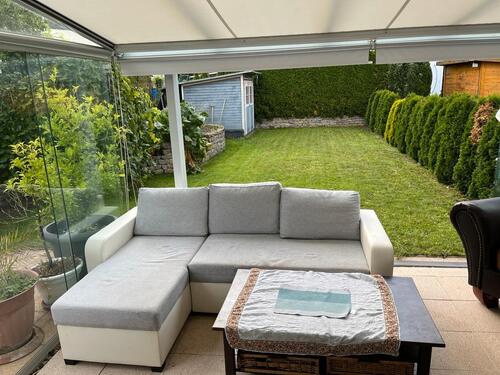 Foto - Modernes Reihenendhaus mit Einzelgarage und Stellplatz.